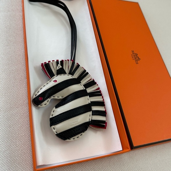 Hermes Charm - Picture 2 of 10